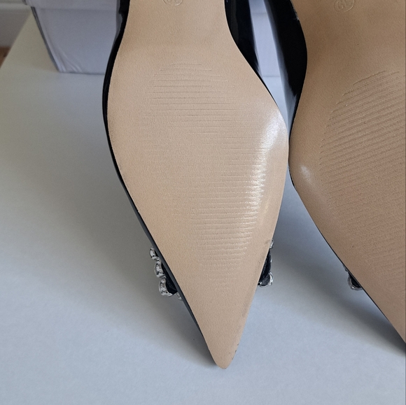 BLACK PATENT LEATHER SHOES WITH CRISTAL EMBELLISHED 7.5 US HELL 3 INCHES. - Picture 13 of 14